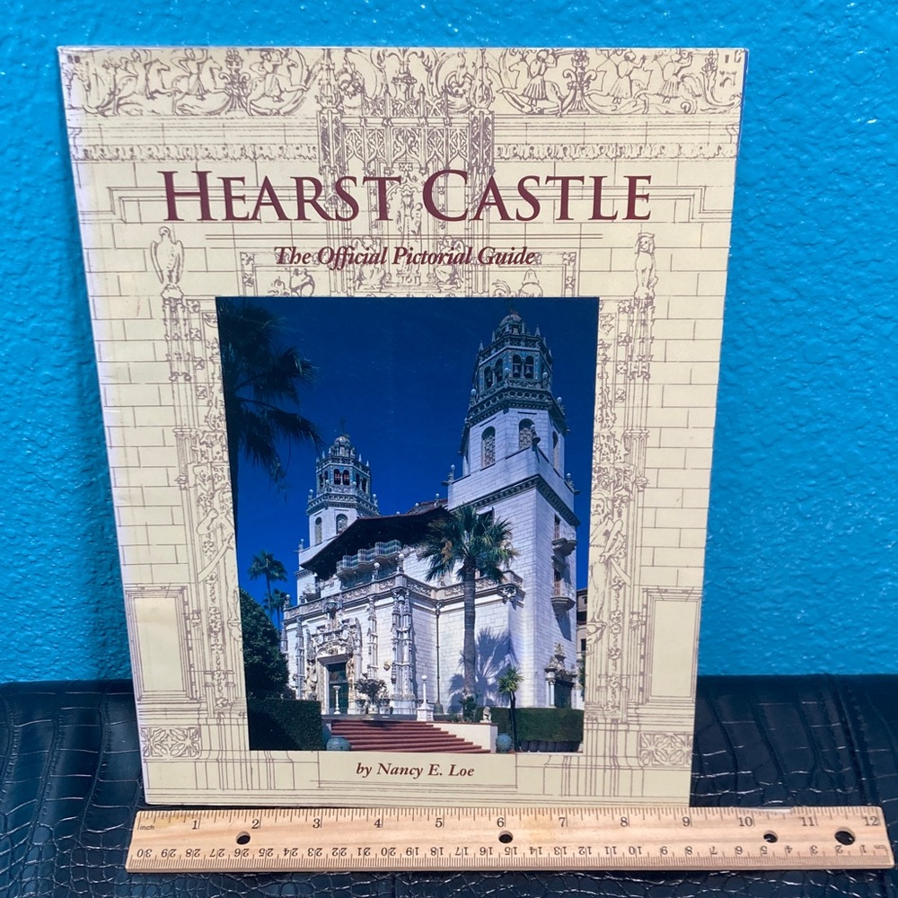 Hearst Castle Pictorial Guide Book by Nancy E. Loe (1991)